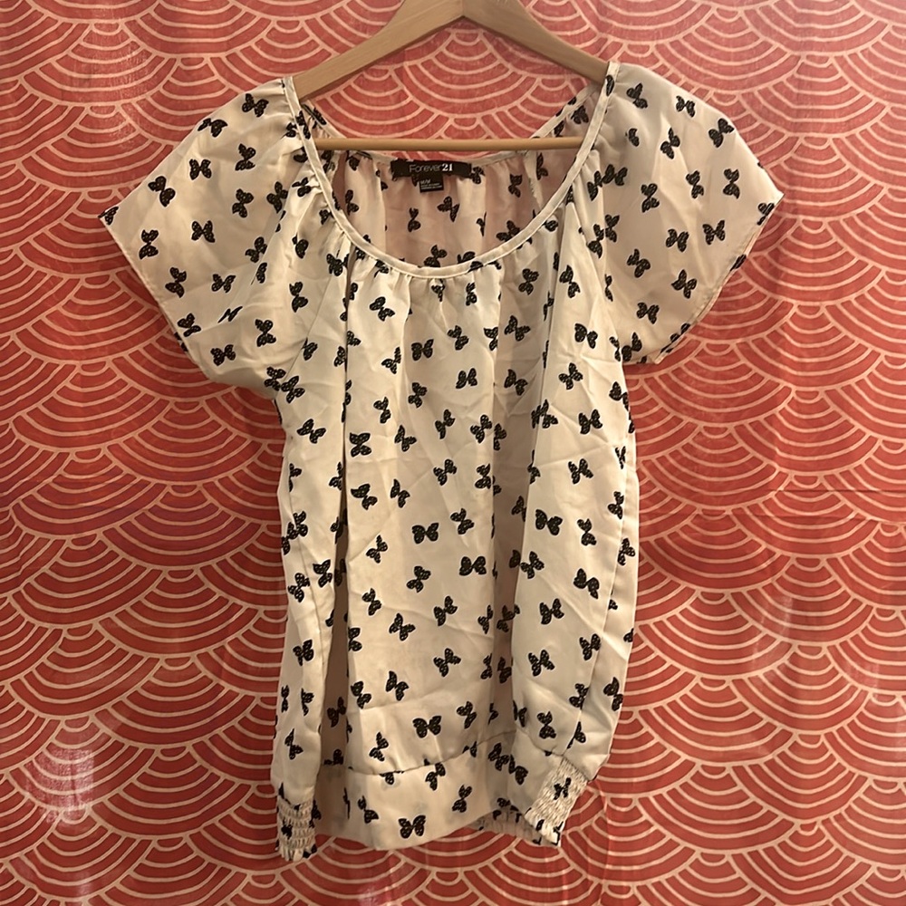 FOREVER 21 BEIGE CREAM SHORT SLEEVE DRESS SHIRT BUTTERFLY SIZE MEDIUM